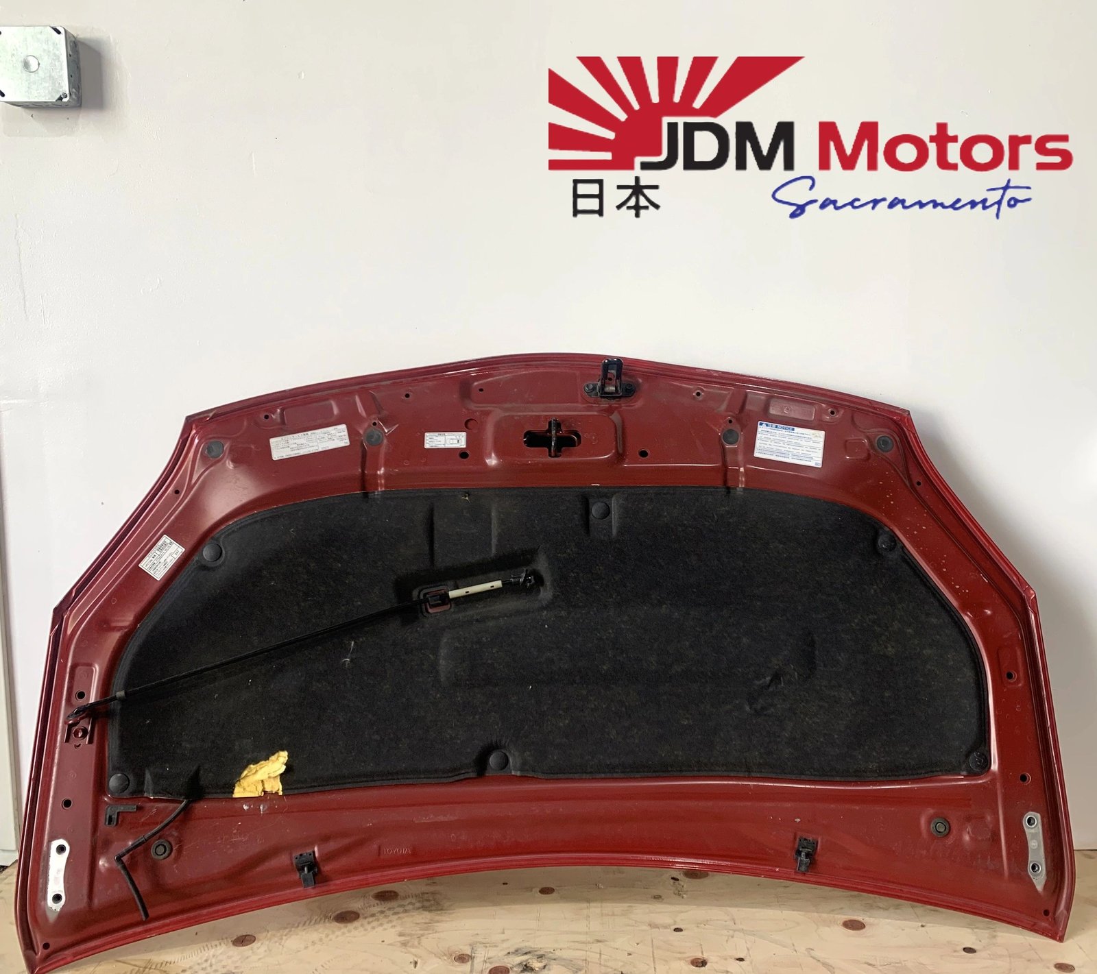 Used JDM 2010-2015 Toyota Prius hood - Image 3
