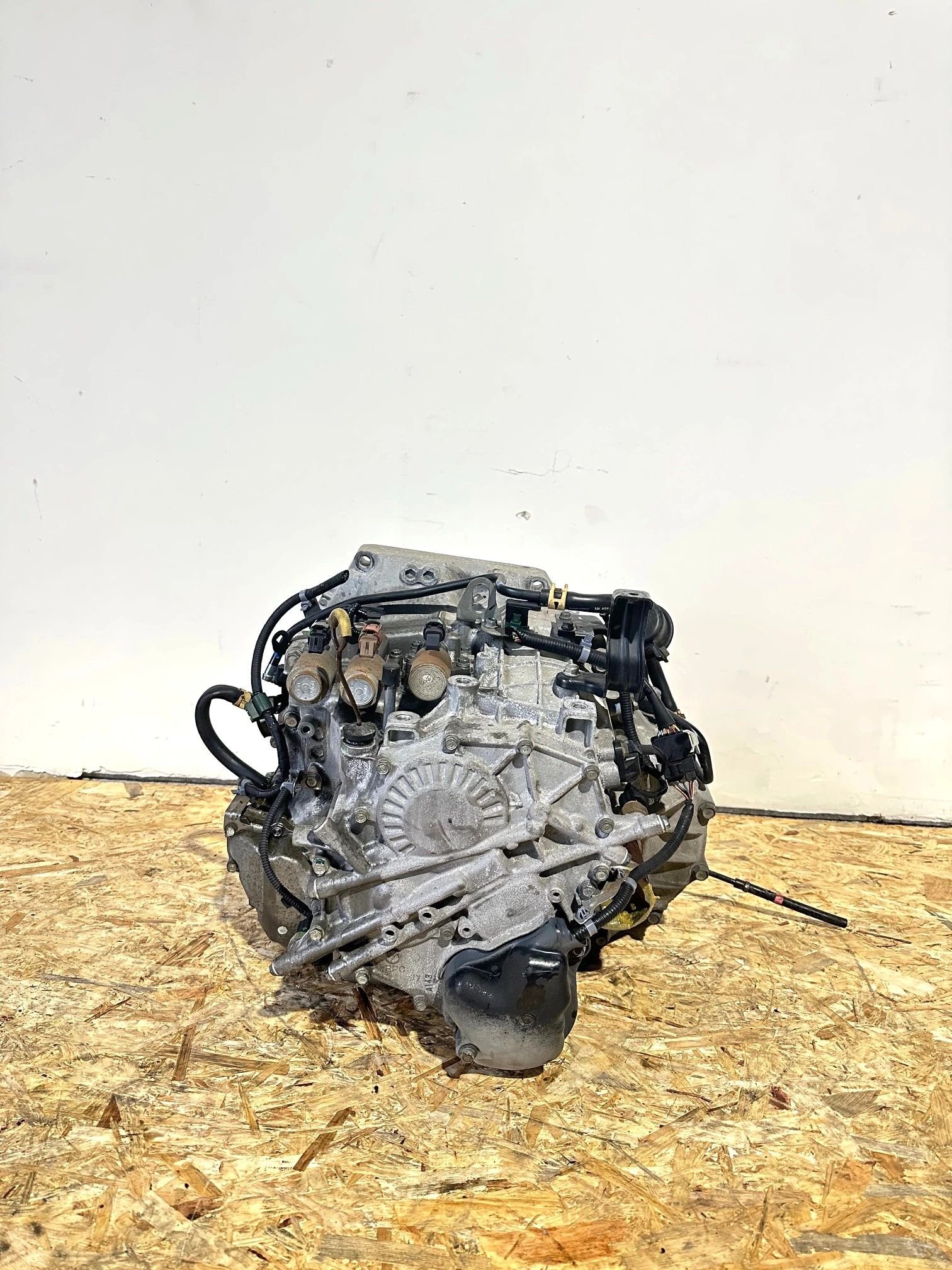Used JDM R18A 2006-2011 Honda Civic 1.8L SOHC VTEC Transmission - Image 2