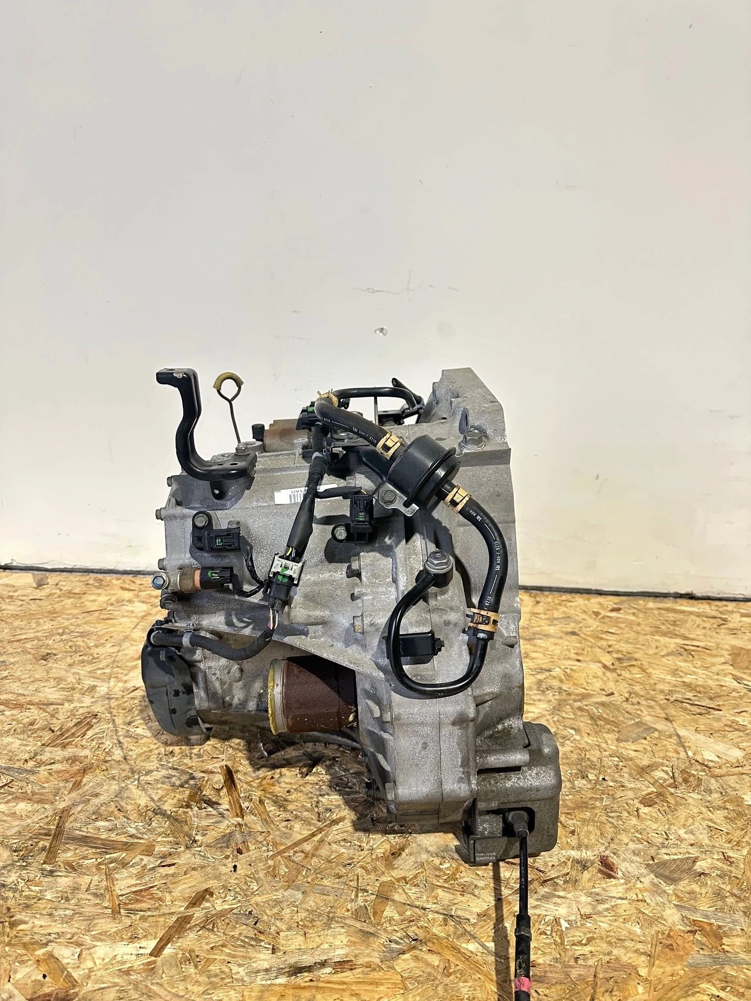 Used JDM R18A 2006-2011 Honda Civic 1.8L SOHC VTEC Transmission - Image 4